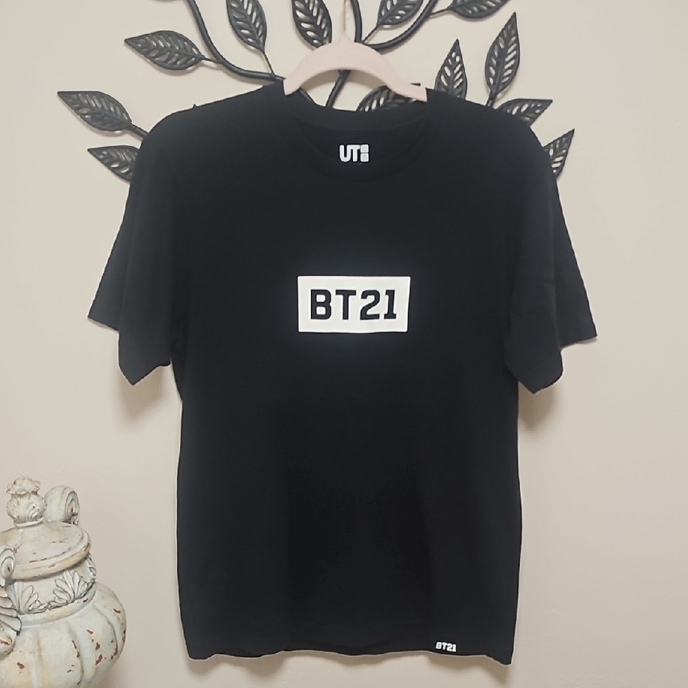 Uniqlo Black Short Sleeve‎ Tee